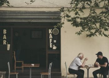 Komunikasi dengan Orang yang Anda Kenal Bisa Mempermudah Karir