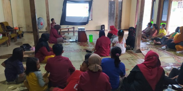 Peningkatan Kapasitas Ibu-ibu PKK dengan Sosialisasi Advertising