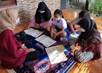 Pandemi Covid-19, Mahasiswa KKNT UNISRI Adakan Pendampingan Belajar Daring Bagi Siswa SD di Desa Wirun