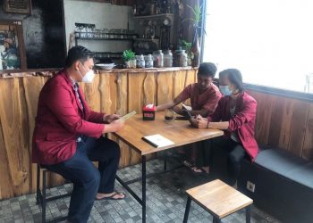 Mahasiswa UNISRI Kenalkan Aplikasi BukuKas pada UMKM Kalisoro Tawangmangu