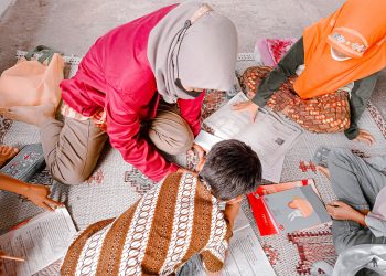 Mahasiswa KKNT MBKM Berikan Pendampingan Belajar Siswa SD di Desa Mundu