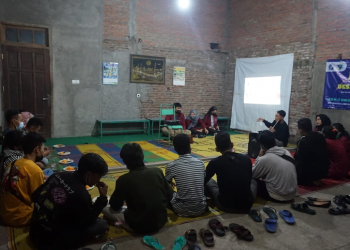 Mahasiswa UNISRI Berikan Pengenalan Editing Dalam Produksi Video