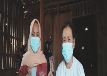 Tingkatkan Penghasilan UMKM; Mahasiswa KKN-T MBKM Wujudkan Desa Bangkit dengan Sosialisasi Pembuatan Usus Crispy