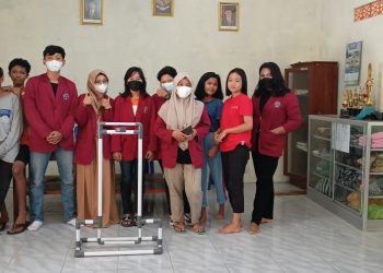 Kkn-T Unisri 2021: Pembuatan Alat Hansanitizer Injak Portebel Berbahan Dasar Paralon.