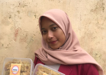 Mahasiswa KKN-T MBKM Unisri Edukasi Pelaku UMKM dengan Inovasi Pengemasan Produk