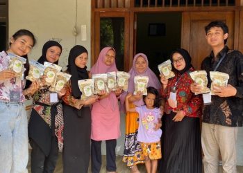 Edukasi Peningkatan Kualitas Packaging Produk oleh Mahasiswa KKN-T Unisri Kelompok 22 Di Desa Pojok, Mojogedang
