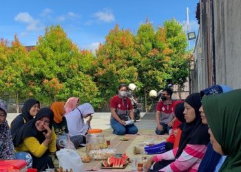 Sosialisasi Waspada Covid-19 kepada ibu-ibu di Desa Sugihwaras, Wonorejo, Gondangrejo, Karanganyar