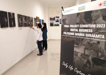 POTRET KESEHARIAN DALAM BINGKAI FOTO
