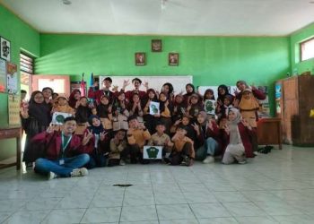 Sosialisasi Pemanfaatan Barang Bekas Guna Menumbuhkan Jiwa Kewirausahaan Sejak Dini