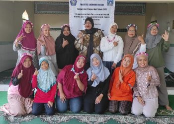 Dosen Unisri Laksanakan PkM Bertema “Pemanfaatan Kain Perca Menjadi Produk Bernilai Jual Tinggi”