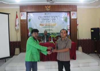 Ratusan Bibit Buah Disalurkan KKN 156 untuk Warga Dusun 2 Jogosetran