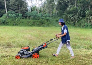 Mahasiswa KKN Untidar Revitalisasi Lapangan Desa Selokromo Bersama Pemuda