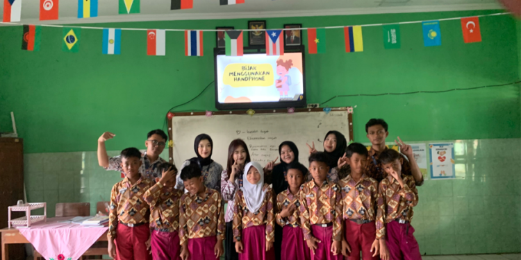 Generasi Cerdas Digital: Sosialisasi Bijak Menggunakan Handphone di SD Negeri 2 Drono Klaten
