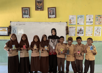 Mahasiswa Universitas Slamet Riyadi Surakarta Hadirkan Program Kerajinan Tangan untuk Meningkatkan Kreativitas Anak SD Negeri 3 Drono Klaten