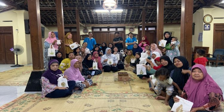 KKN UNISRI Berdayaan Ekonomi Melalui Ecoprint dan Pembukuan Sederhana