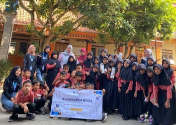 KKN Unisri Ajak Siswa SD N 1 Krajan Belajar Bahasa Inggris Dasar Melalui Program Interaktif ‘Let’s Move & Speak!