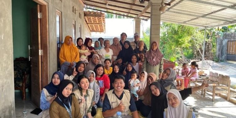 Sosialisasi Pembuatan Pupuk Organik Cair (POC) untuk warga Desa Jemawan, Klaten