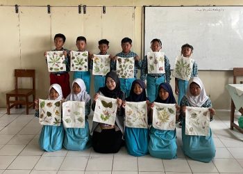 Pelatihan Pembuatan Totebag Ecoprint dengan Daun di Sekitar Kita Pada Siswa SDN 2 Solodiran