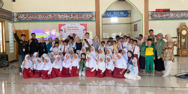 Tim KKN 45 UNUGIRI Gandeng Duta Genre Ngawi 2025, Gaungkan Sekolah Bebas Bullying