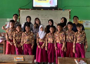 Membangun Kepercayaan Diri Siswa SD Desa Drono melalui Pelatihan Public Speaking