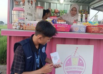 Mahasiswa KKN, Bangkit Edy Sanjaya Hadirkan Inovasi Pembayaran QRIS untuk UMKM di Dukuh Karangkundi Desa Kapungan
