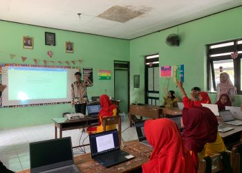 Mahasiswa KKN-PPM UNISRI Adakan Pengenalan Software dan Praktik Microsoft Word di SDN 1 Tempursari
