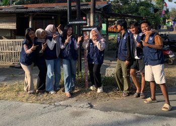 Mahasiswa KKN UNISRI Bangun Plang Batas Desa, Pertegas Jati Diri Nangsri