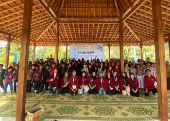 LITE76: Literasi Teras Edukasi, Wadah Belajar Bersama Warga Desa Glagahwangi