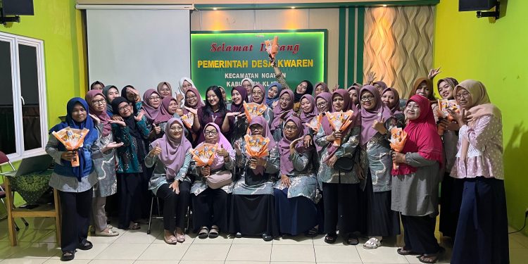 Pelatihan Public Speaking Pengembangan UMKM melalui Video Promosi di Desa Kwaren, Klaten