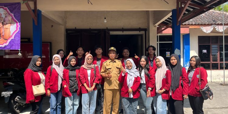 Mahasiswa Universitas Slamet Riyadi Surakarta Gelar Sosialisasi Pemanfaatan Media Sosial untuk Pemasaran Produk UMKM di Desa Nangsri, Kab. Klaten