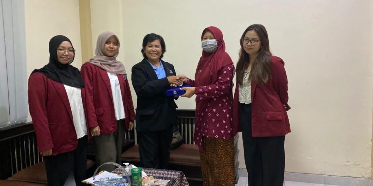 Di Balik Meja Pelayanan Kelurahan Purwosari: Cerita Magang Mahasiswa UNISRI dalam Pelayanan Publik.