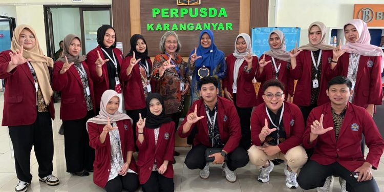 Magang Mahasiswa Universitas Slamet Riyadi Surakarta di Dinas Kearsipan dan Perpustakaan Kabupaten Karanganyar