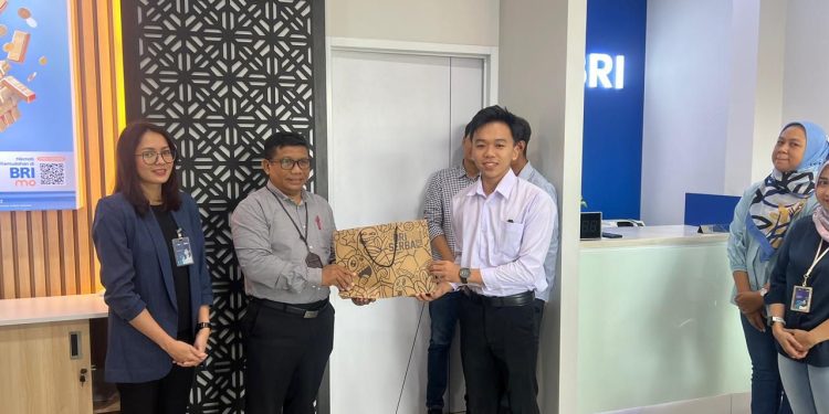 Mahasiswa UNISRI Hasilkan Luaran Strategis Selama Magang di BRI Unit Banyuanyar