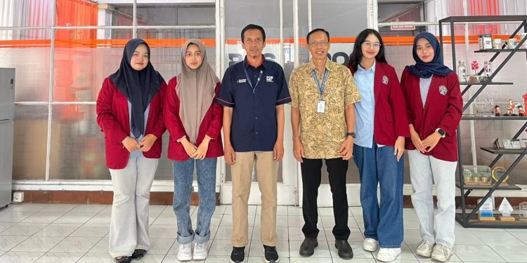 Pengembangan Kapasitas Mahasiswa UNISRI melalui Kegiatan di PT Pos Indonesia KCU Solo dalam Bidang Retail, Administrasi, dan Operasional Logistik